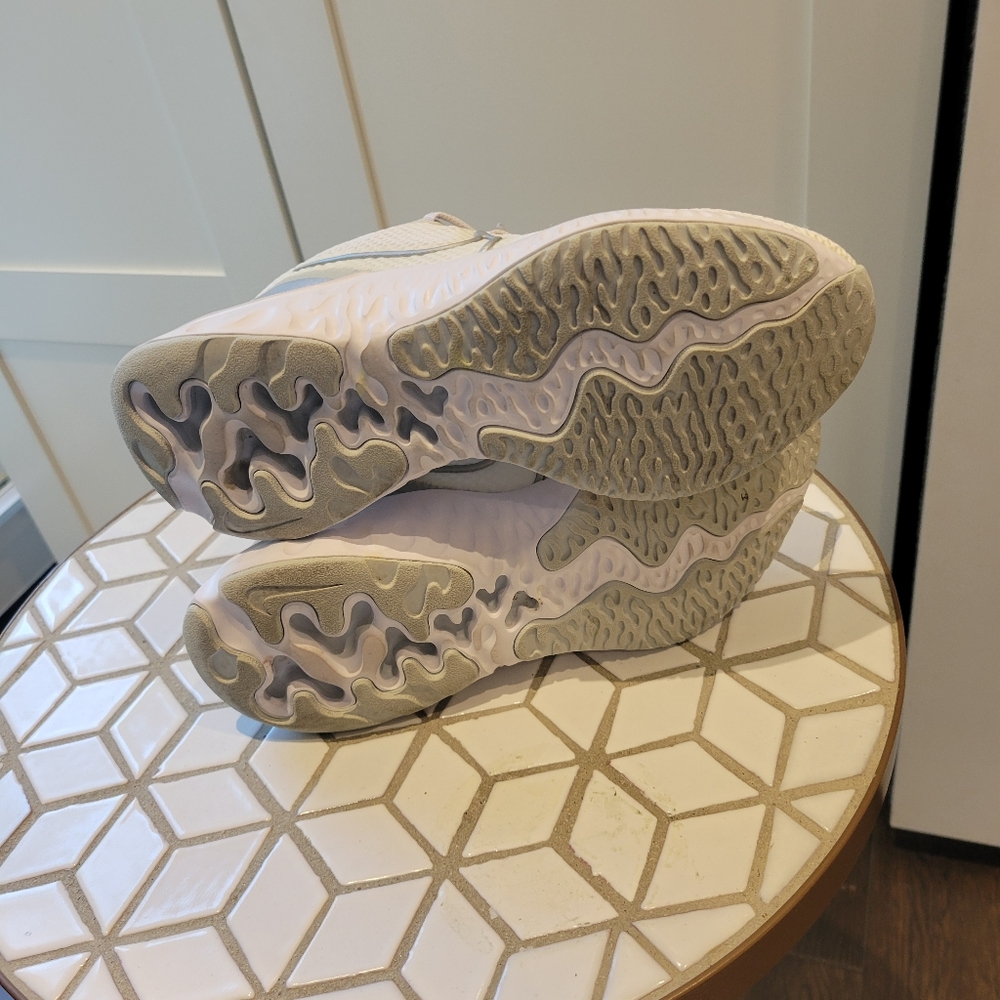 Nike Renew Run White Metalic Silver Shoes - Picture 5 of 5